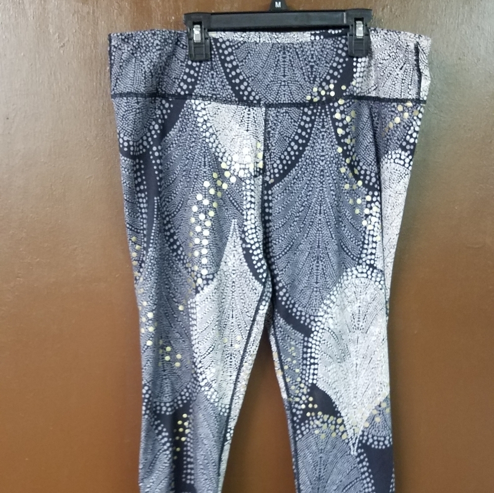 Fabletics XXL Black w Gray & Metallic Gold Accents